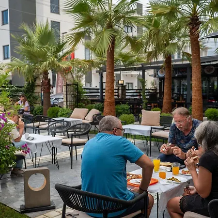 Eagle 4* Εξαμίλιο